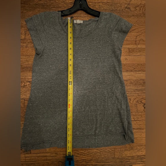 Silence + Noise Gray Tee with layered sleeves - Picture 3 of 10